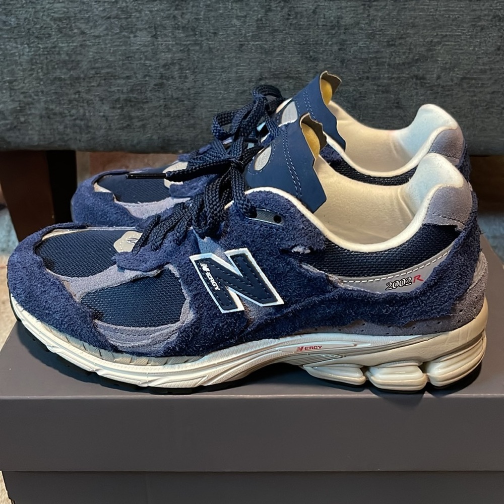New Balance 2002R - Picture 1 of 11